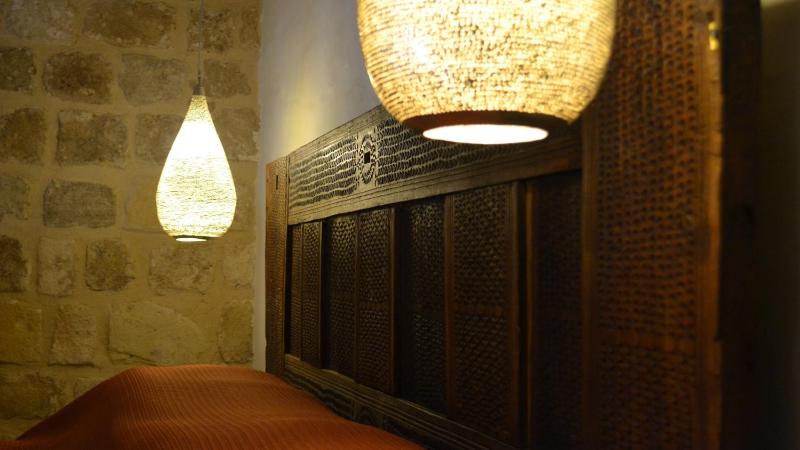 King Suite with Spa Bath - Gulbin image 1
