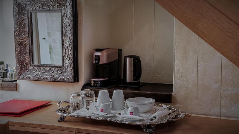 King Suite with Spa Bath - Gulbin image 3