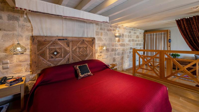 Superior Suite - Irini image 1