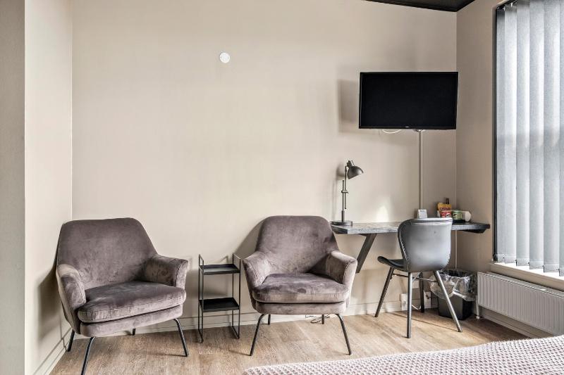 Queen Room image 4