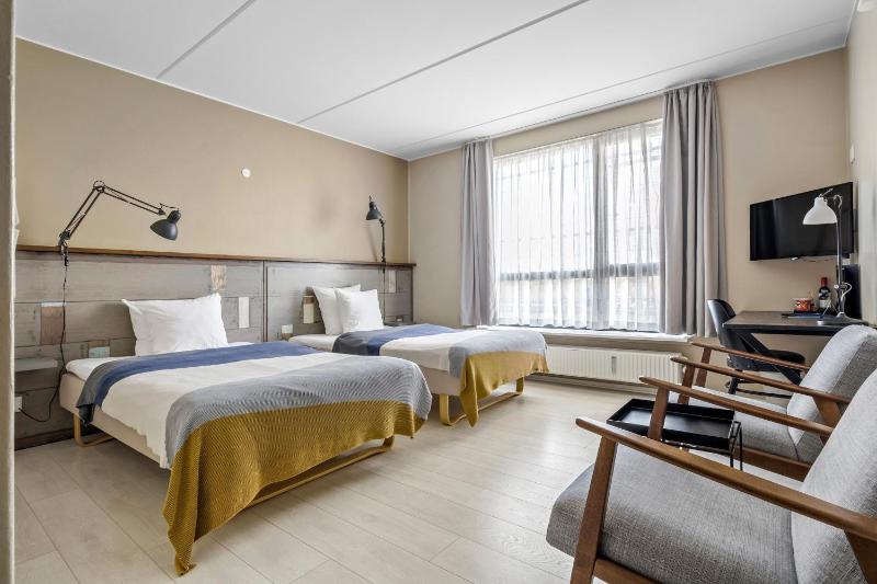 Twin Room image 2