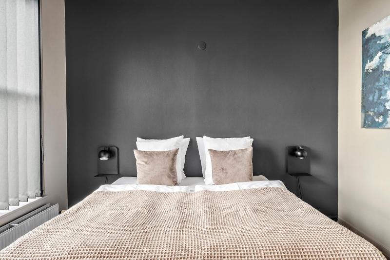 Queen Room image 2