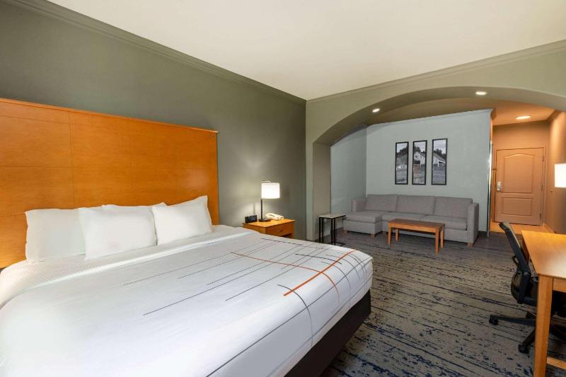 Superior King Room - Non-Smoking image 2