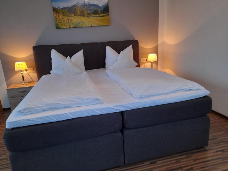 Double Room with Balcony image 1