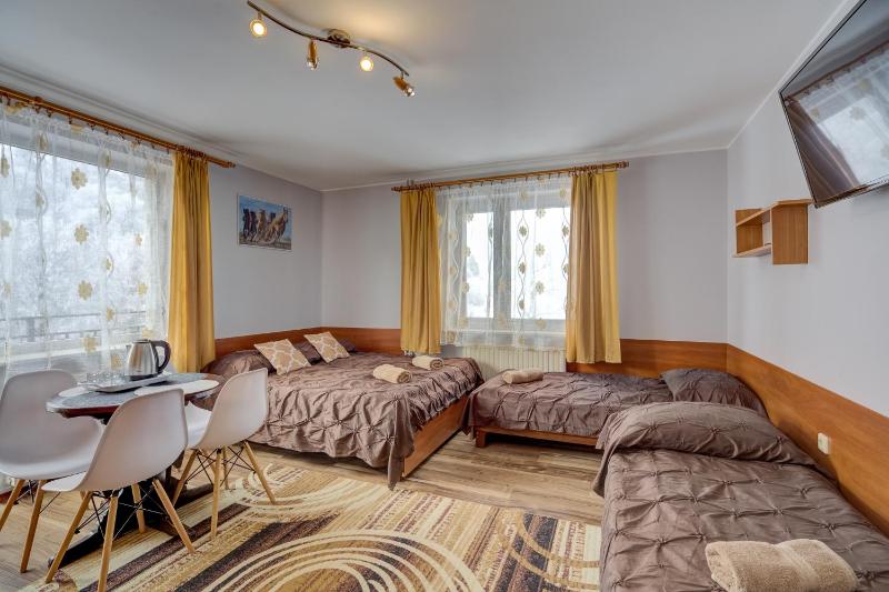 Quadruple Room with Balcony image 3