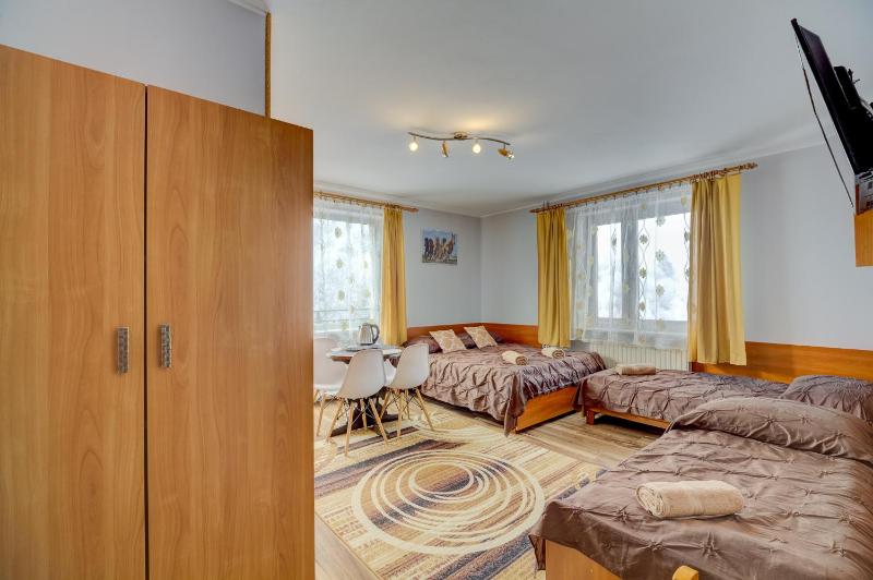Quadruple Room with Balcony image 4