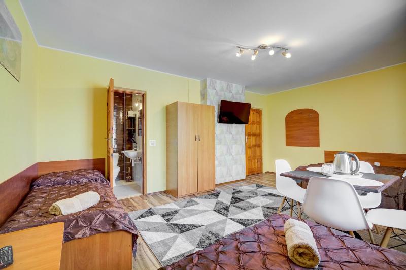 Quadruple Room with Mountain View image 4