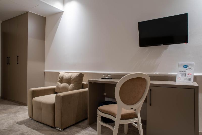 Triple Room with Garden View image 4