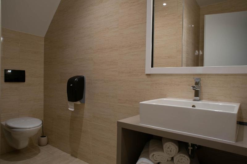 Triple Room with Garden View image 3