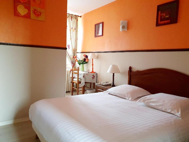 Double Room image 4