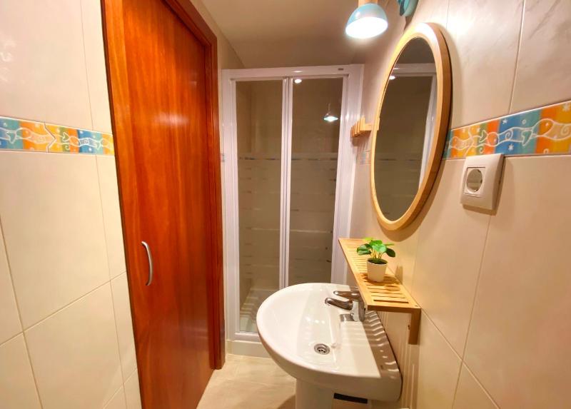 Studio with Balcony (2 Adults + 1 Child) image 2