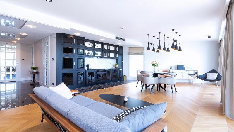 Apartment with Sea View image 1