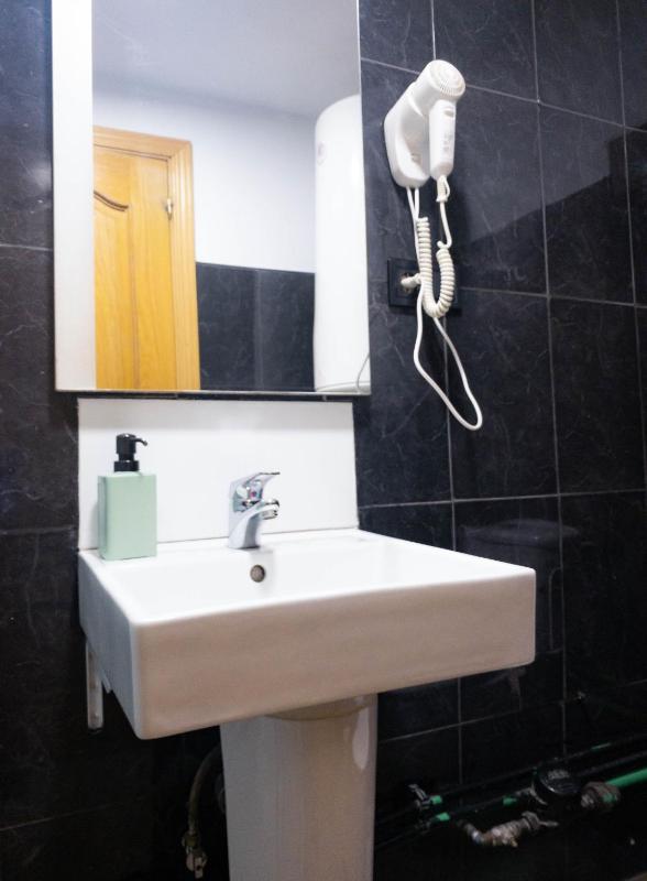 Standard Triple Room image 2