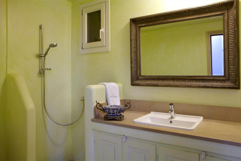 Two-Bedroom Villa with Sea View (4 Adults, 100m2) image 1