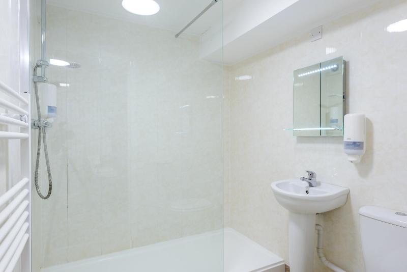 Standard Triple Room image 3