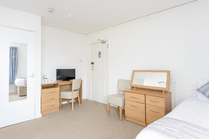 Classic Triple Room image 4