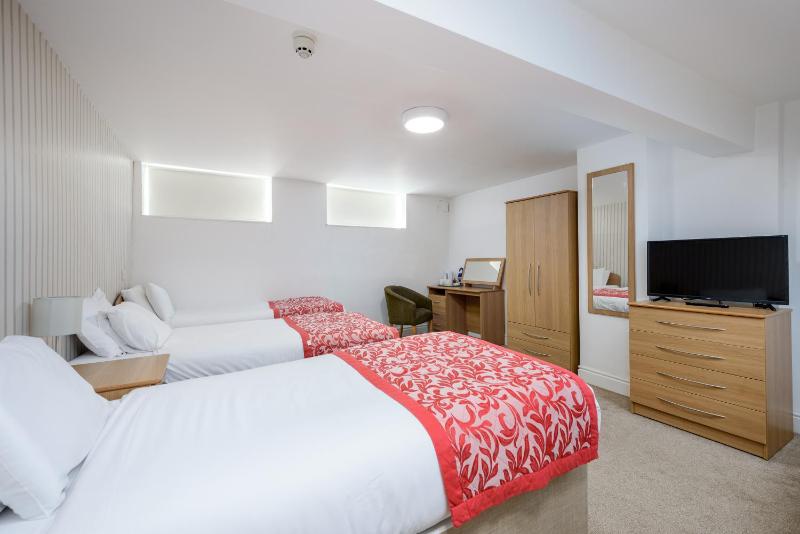 Standard Triple Room image 1