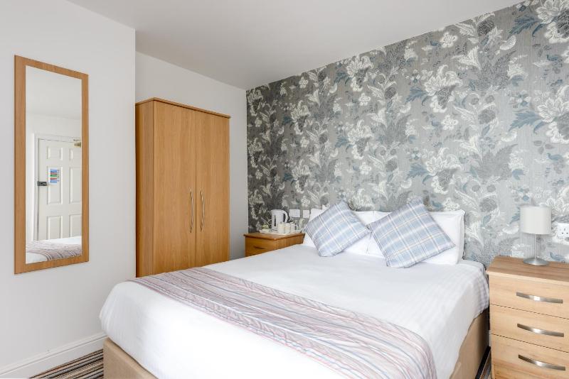 Standard Double Room image 3