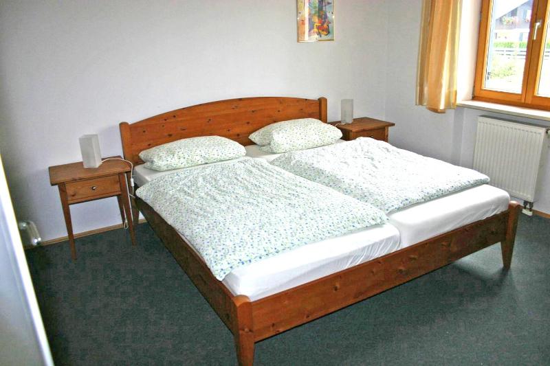 One-Bedroom Apartment image 4