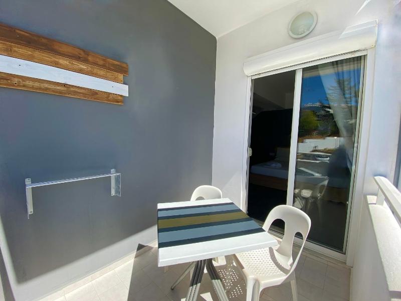 Studio (2 Adults) image 4