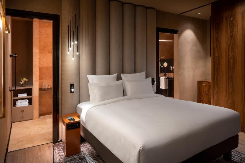 Presidential Suite image 2