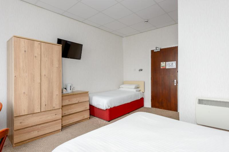 Classic Triple Room image 4