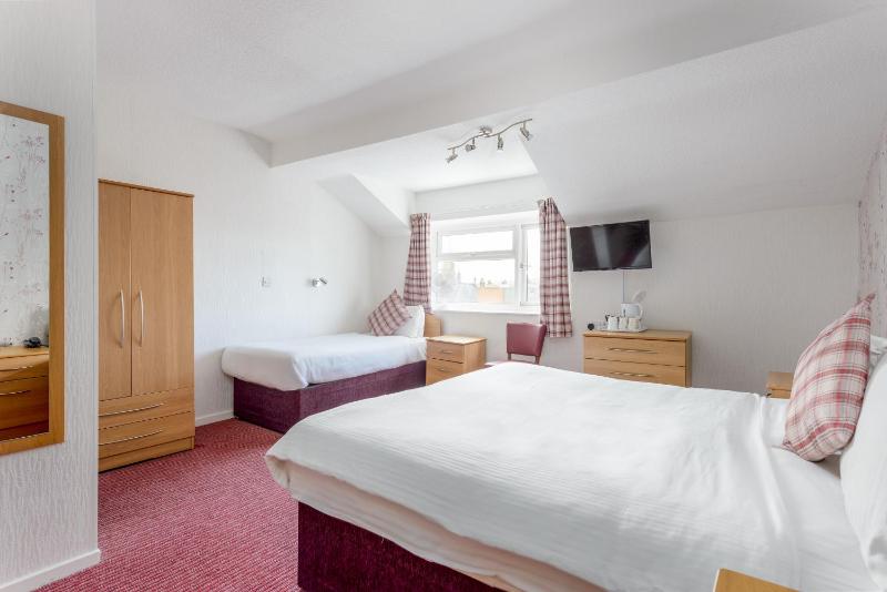 Classic Triple Room image 1