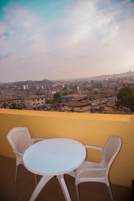 Appartement meublé 2 chambres avec salle de bain - 1 salon - 1e cuisine - La Concorde - Quartier Nkomkana - image 14