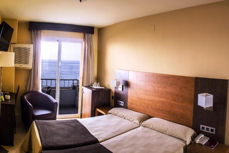 Double or Twin Room with Sea View image 4