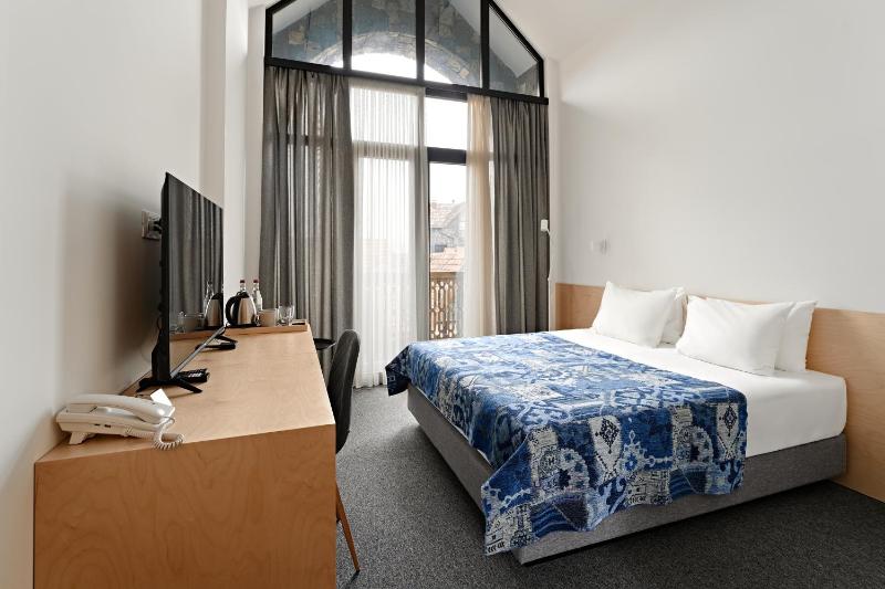 Deluxe Double Room with Balcony image 1