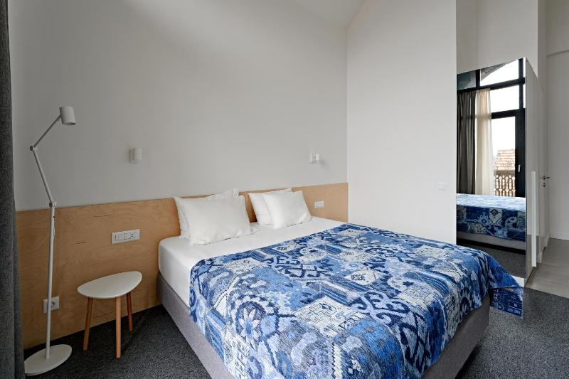 Deluxe Double Room with Balcony image 4