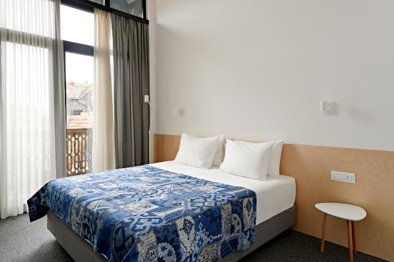 Deluxe Double Room with Balcony image 3