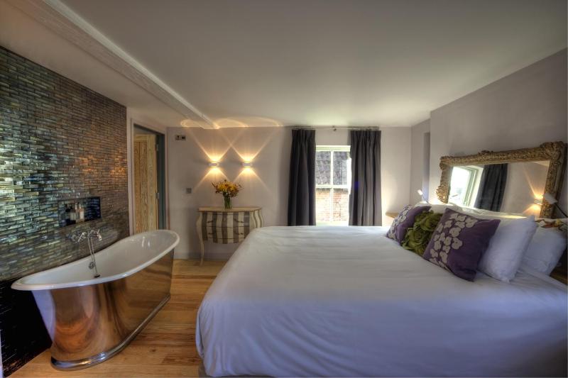 Deluxe Double Room image 1