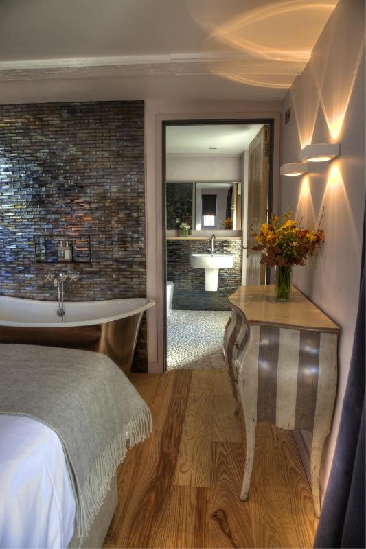 Deluxe Double Room image 3