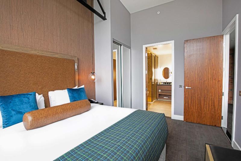 Executive Suite, 1 Bedroom, 1 King, Sofa Bed, Kitchen Kitchen image 1