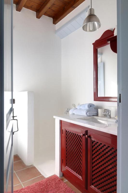 Deluxe One-Bedroom Apartment with Sea View image 2