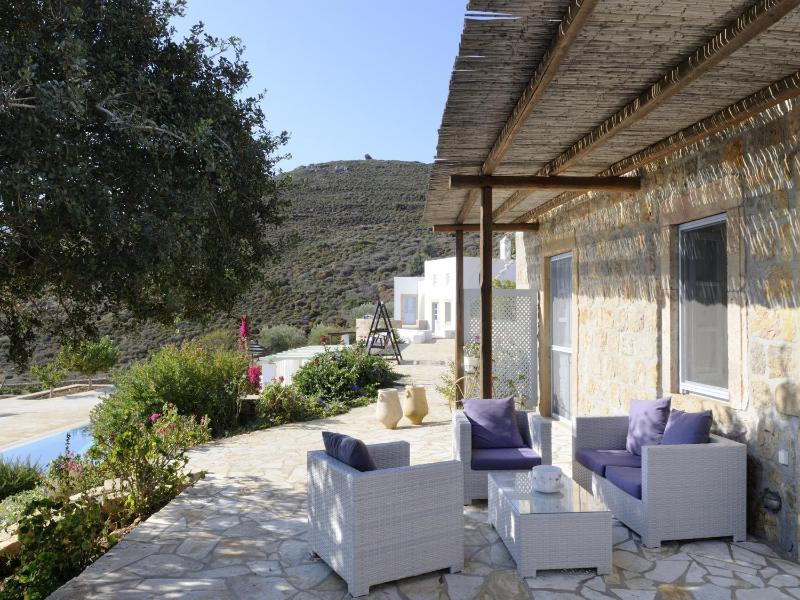 Deluxe One-Bedroom Apartment with Sea View image 1