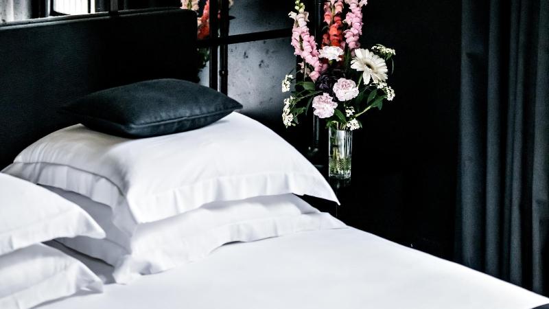 Classic Double Room with Balcony image 4