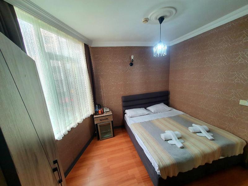 Standard Double or Twin Room image 3