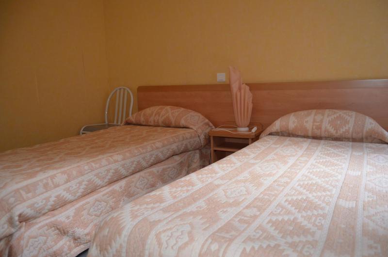 Quadruple Room with Garden View image 3