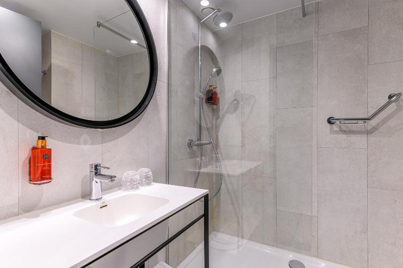 Standard Room image 4