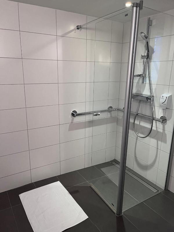 Twin Room - Disability Access image 3