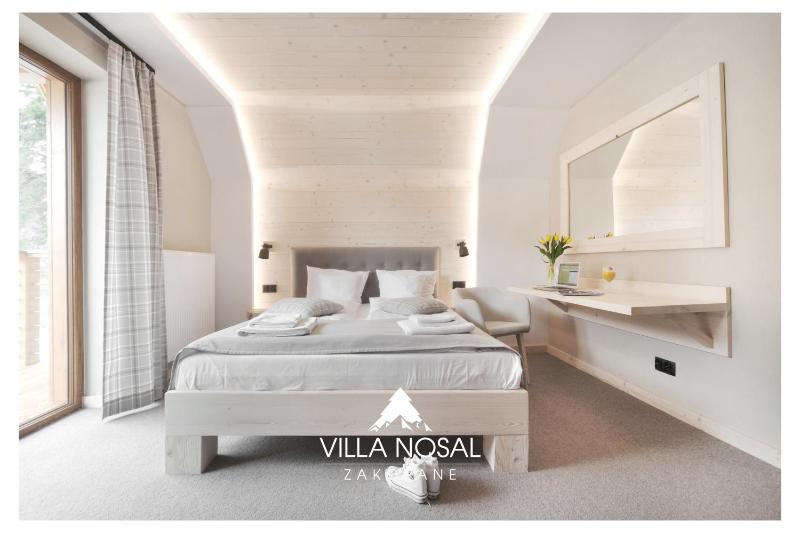 Deluxe Double Room with Balcony image 1