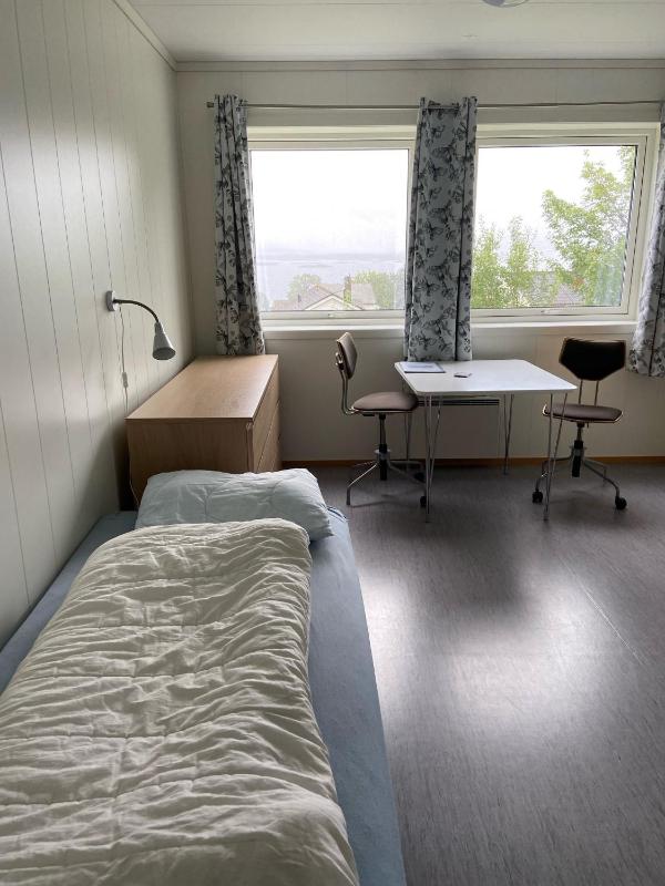 Twin Room image 3
