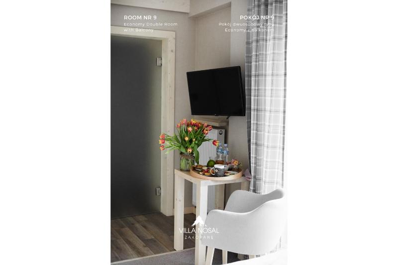 Economy Double Room with Balcony image 3