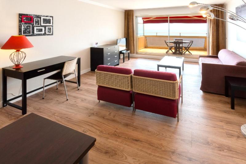 One-Bedroom Apartment with Sea View (4 Adults) image 4