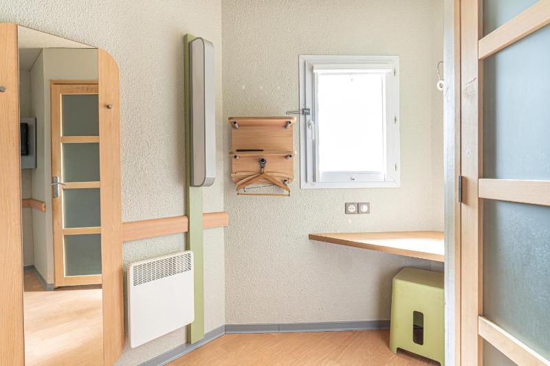 Twin Room image 2