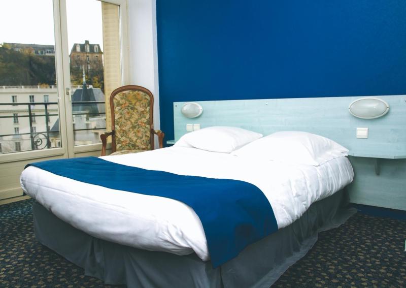 Double Room with Balcony image 1