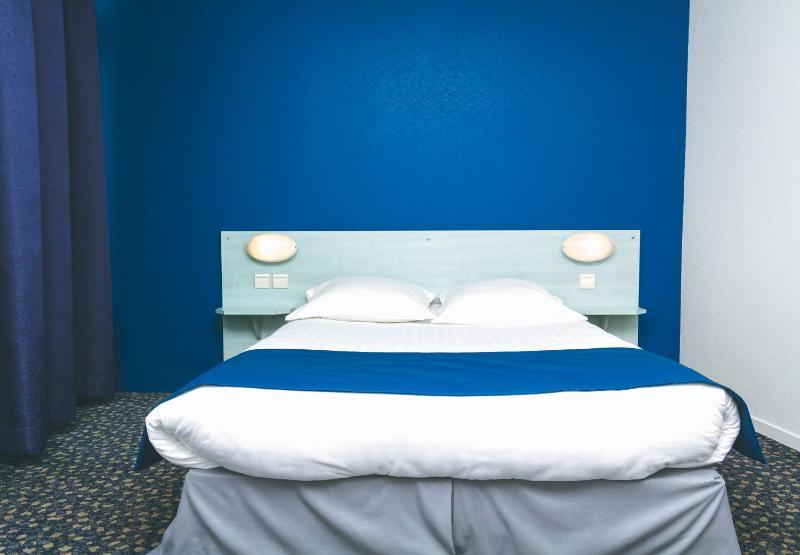 Double Room with Balcony image 4