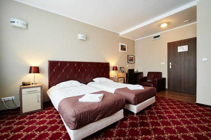 Twin Room image 1